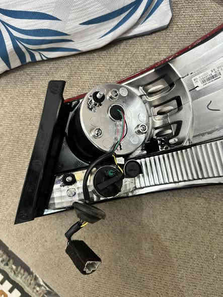 السلام عليكم بك لايت بي واي دي موديل 13 جديد اصلي السعر 40 الف مال السايق ***********
