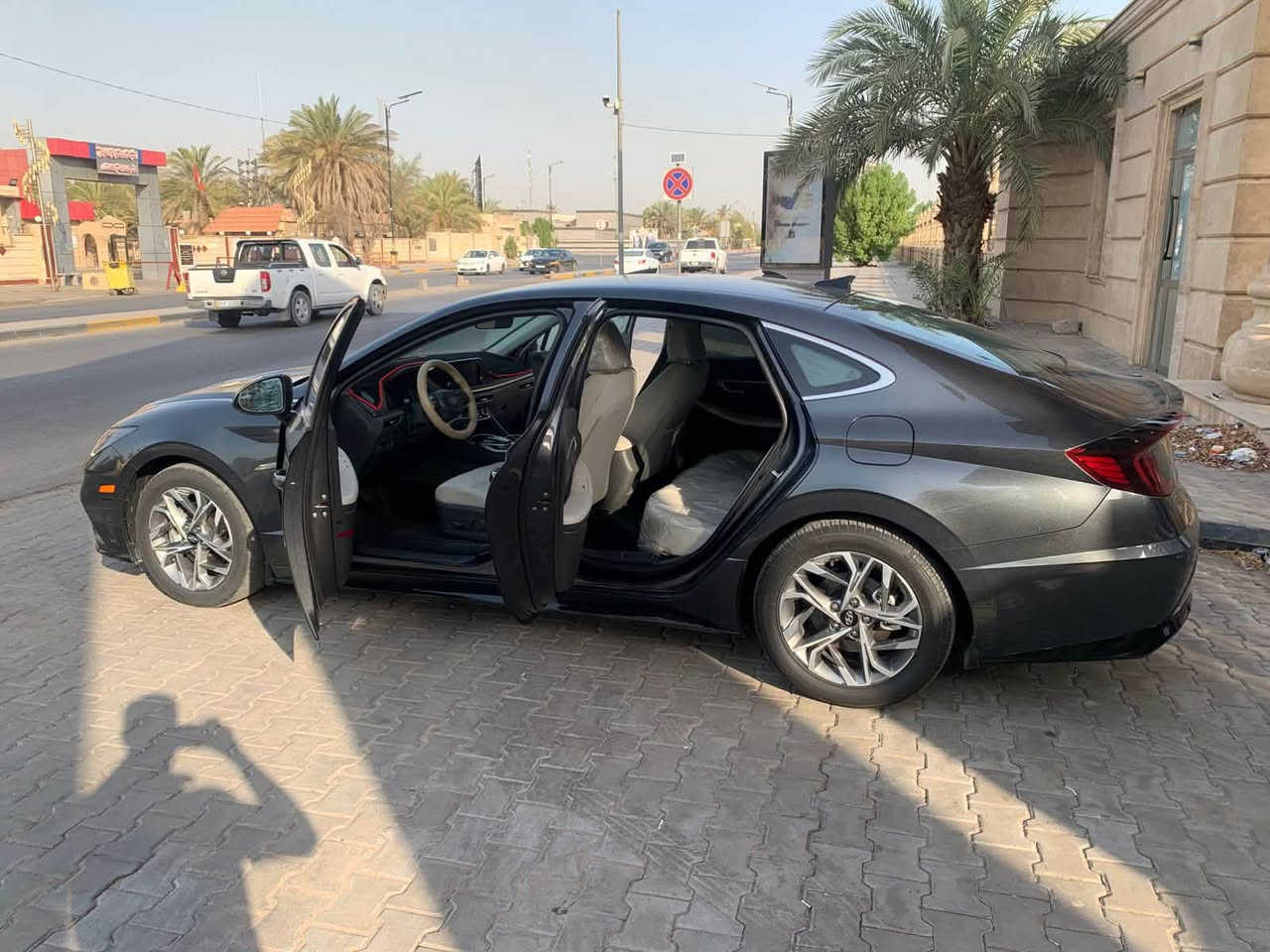 عندي سوناتا SE موديل 22  رقم بصرة ( حره )
احصل تسلا مراوس ؟

‭***********‬
