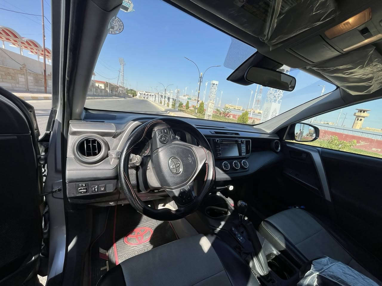 السلام عليكم: للبيع
تويوتا راف فور 2018 وارد امريكي
مكينة 2.5 vvt - 
ضرر سَطحي جداً خفيف قبغ الصندوگ فَقط 
الصبغ: فَقط قبغ الصندوق مع ربع چاملخ الخلفي توحيد لون 
(( بچم كبس)) بلاد
الصفحة كبس  بلاد
بدون شواصي 
بدون لغود 
بدون ايرباك 
رادار 
تحديد مسار
 شاشة كاميرا
تحكم ستيرن
منظومة زنون أصلية بلاد كلش قوية 
دوشمة جلد—- 
سيارة ما بيها نقص برغي وكاملة من جميع النواحي سيارة مال بيت 
مكينة وگير  مكفولات
تبريد ثلج غاز الشركة بلاد
رقم اربيل الجديد باسمي تحويل ثاني يوم 
السعر : 184 بيها مجال بسيط
للاستفسار:
***********
***********
***********
