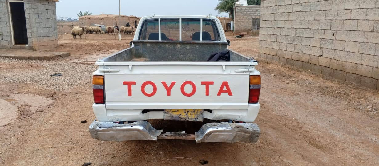 بيكم 87 للبيع رقم بغداد سنويه صاقطه قديم بيها وكاله عامه كيرخمس نمر محرك والكسل شرط   صبغ درجه اولى المكان ديالى ناحيت العضيم السعر 25 وبيها مجال ***********
