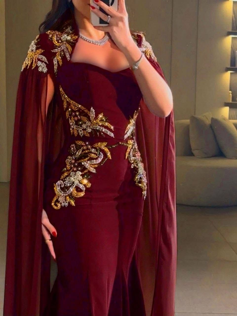 ✨ فخامة التفاصيل 👑 

موديل راقٍ بتطريز يدوي فاخر من الخرز والكريستال، يزيّن الكتفين والخصر بإتقان، 

مع شال شيفون انسيابي نازل من الكتفين يمنح الإطلالة لمسة ملكية آسرة وحركة أنيقة مع كل خطوة.

المقاسات : 38.  50 

القماش : دبل ايطالي + شيفون فاخر 😍😍


**إذا كنت صاحب هذا الإعلان وتريد حذفه لأي سبب، رجاءا أرسل رسالة إلى الدعم الفني**