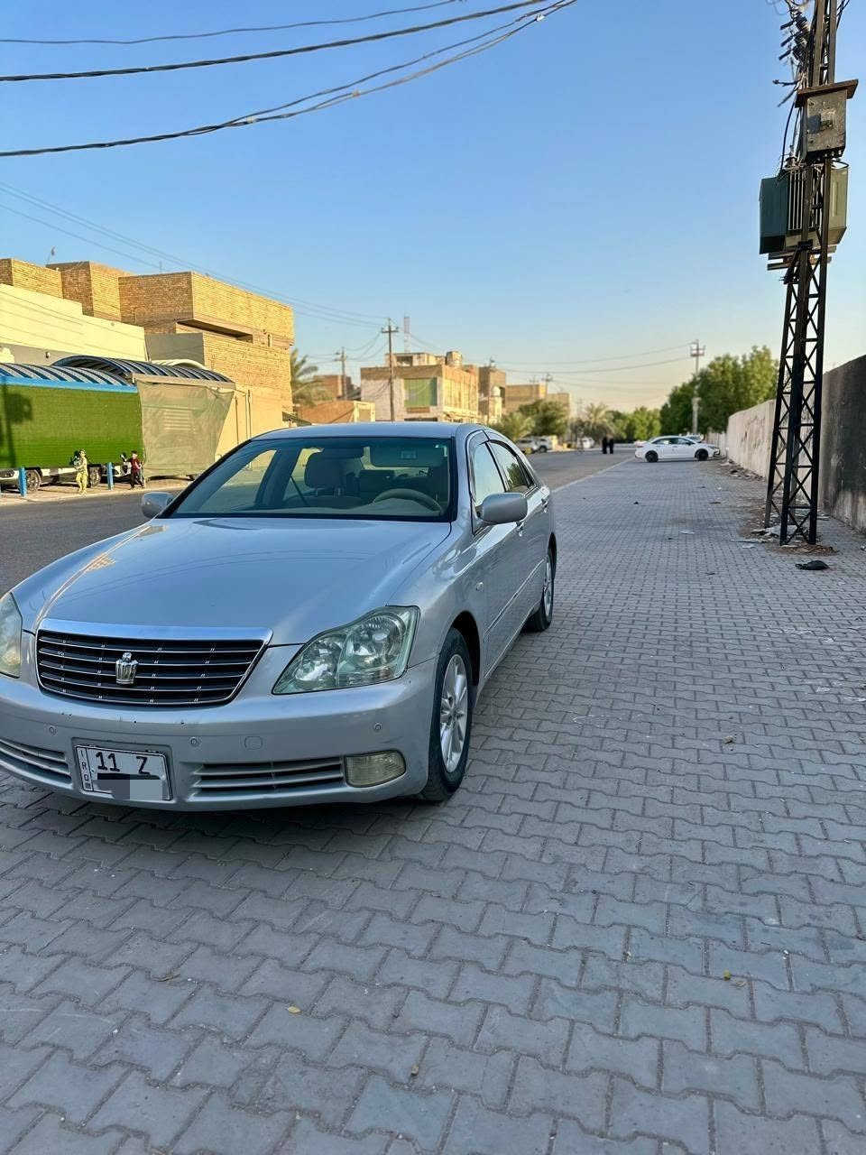 السلام عليكم ورحمه الله وبركاته
تويوتا كراون شاهينة 2004 لون بحري
 رقم انگليزي بغداد قرار 48
 باسمي سنوية ل 2030
دكمتين شاصي 182 مكينة 6 سلندر
دواخل بيجي
كشنات مخمل وامامية كهرباء
استيرن كهربائي خزن + تحكم ستيرن + مثبت سرعة
السيارة بصمة تشغيل واربع ابواب وجنطة والجام يصعد وينزل بالبصمة
مري شفط + هيتر + ترحيب
كاميرا خلفية + شاشة لمس وخزن اقراص
حساسات امامي خلفي
تبريد امامي وخلفي
دشبول وتحوير امارات
حداية جيدة
بيه نقص تبريد عاطل
مكفولة عدا القمارة وشوية صبغ بالجاملغ الامامي مقدار شبر
السعر ١٢٠ وبيه مجال قليل
للتواصل خاص 
او الاتصال واتساب او رصيد ***********
