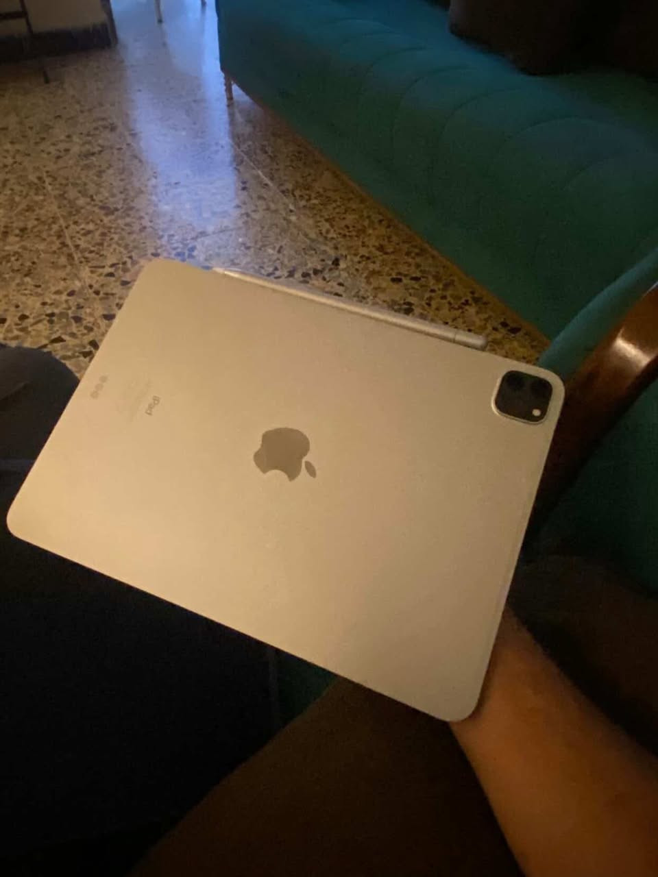 سلام عليكم ايباد 11 برو جديد مامستعمل هواية ذاكرة 512 
السعر 1350
مكان بغداد
*********** واتساب موجود
