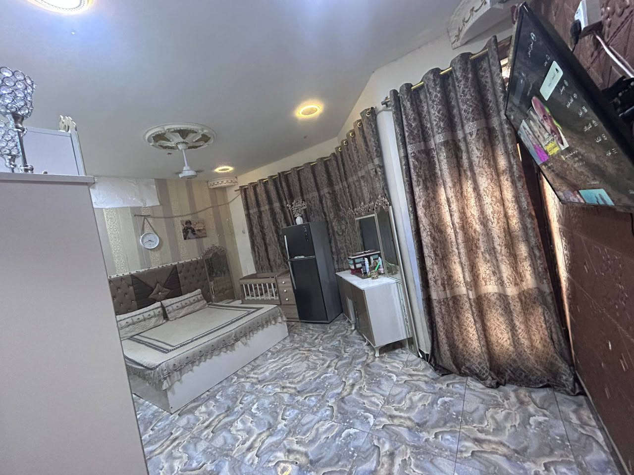 بيت للبيع المساحه 150طابوصرف سكني ركن عله شارع رئيسي قاطين/5غرف+ستقبال+حولي+مطبخ وصحيات ٣/بيتونه جبيره العنوان الدوره منطقه السابعه لبيت وجهه عل سريع قريب عل صيطره مال حشد ***********
