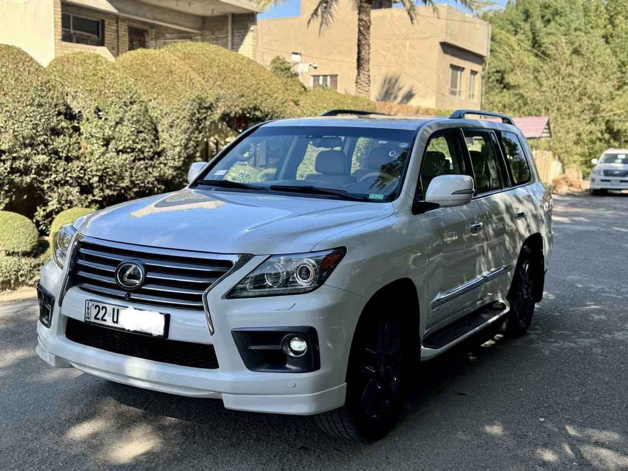 لكزز 2014 سبورت 
السياره مكفوله كفاله عامه من الصبغ ولظربه

فول مواصفات 1/1
بصمه 
ماشيه 97الف
كشنات جلد +خزن ميموري+كهرباء+حار بارد 
فور ويل +جكات 
فتحت سقف +شاشاكشنات 
صندوك كهرباء+حساسات خلفيه +كامرا 
ثلاجه 
فور ويل +ثلاث انضمة قياده 
راكب 7+قطع تبريد3
شاشه عدد3
تحكمات ستيرن 
تثبيت سرعه 
السياره جديده بمعنى الكلمه وبعد بيه مواصفات هواي 
ماشيه ٩٧الف 
مكينه كير مكفولات 
عنوان بغداد شارع فلسطين 
معروضه 425
***********
