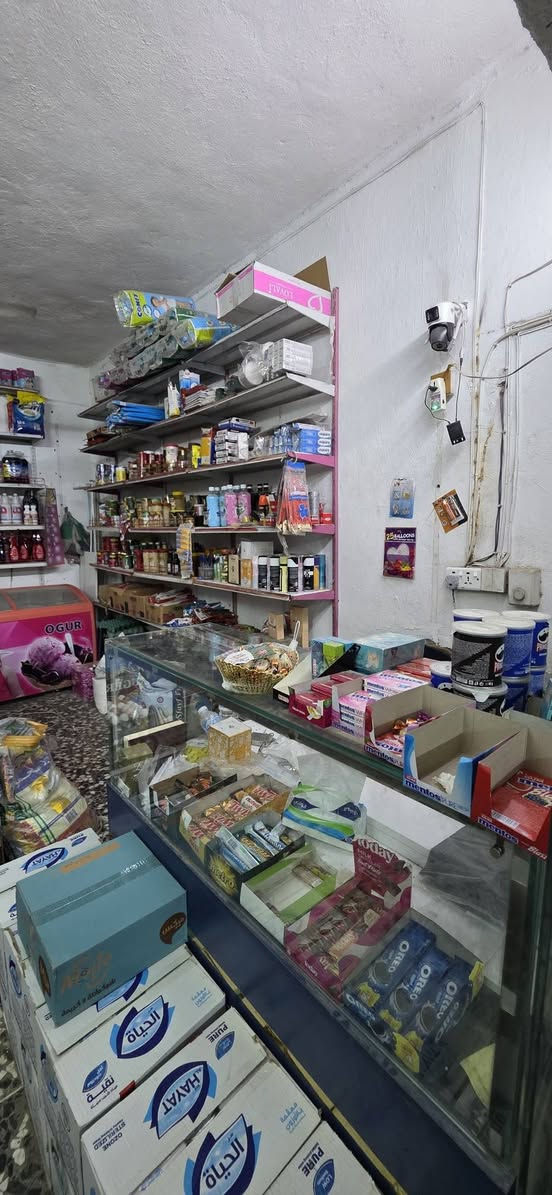 محل للبيع بسبب عدم التفرغ
الموقع شارع المرور قرب صالون هايا
٤ برادات عموديه 
١ براد ببسي شركه
٢ براد افقي
٢ براد موطه شركه
فاترينه قياس متر ونص جام
فاترينه المنيوم قياس ٢ متر 
رفوف عدد ٥٥
كاميرا عالانترنت
بضاعه موجوده بالمحل
للتواصل ***********
