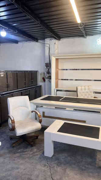 ميز مكتبي مع لوكر صغير ومخزن ارشيف وطبلة ضيوف وكراسي عدد 3 سيت كامل HDF  المقدادية الهارونية ***********
