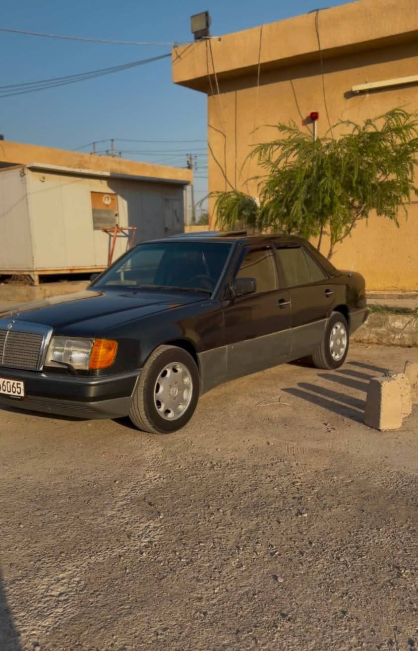 سلام عليكم
للبيع مارسدس دب 1991 
السياره مكفوله للأخير 
منظومة تبريد جديدة ✅
محرك خير من الله ✅
كير خير من الله ✅
صدر خلفي جاهز ✅
صدر امامي جاهز ✅
بلكات / نوزلات / فيتبام كله ادامه جديد ✅
السياره رقمهه بغداد مشروع وطني وسنويه ب اسمي شرط التحويل ثاني يوم 
مكاني ديالى شهربان 
للاتصال ***********
