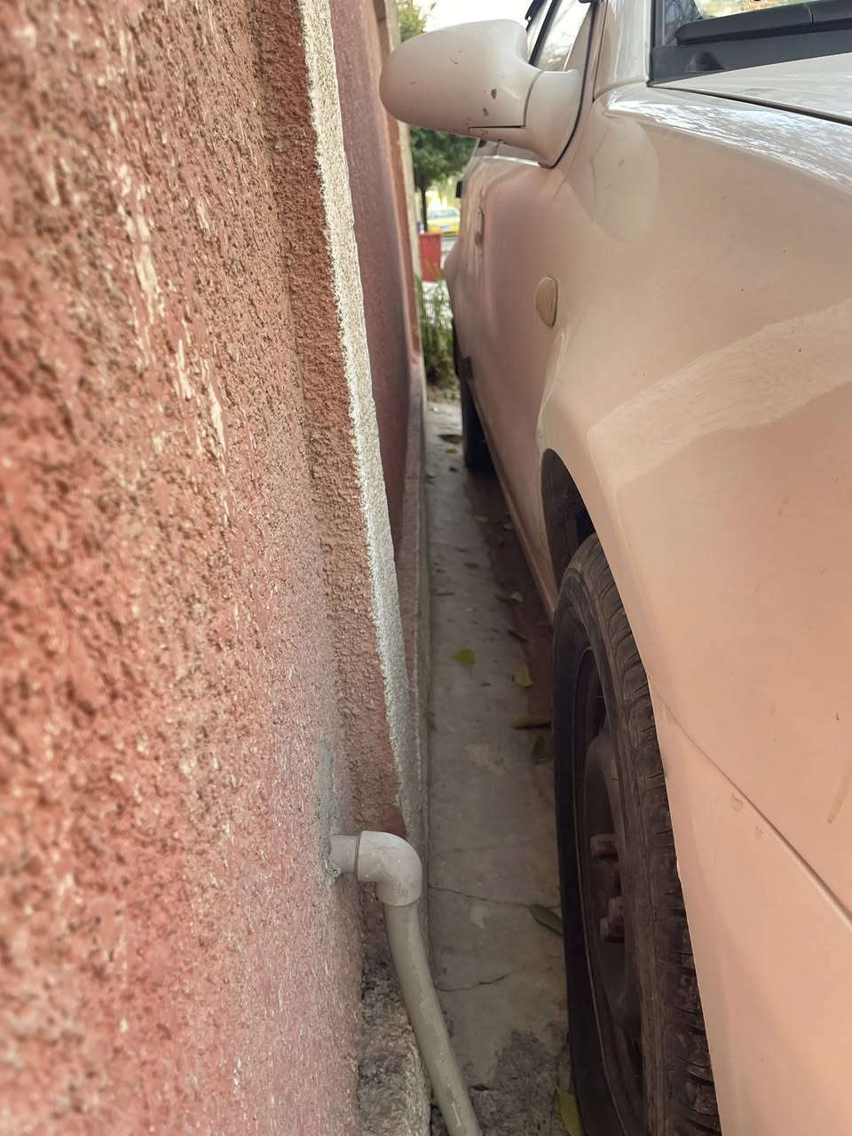 CK2013
كصه قديمه 
بدون صبغ 
بيها طخه صغيره بل جاملغ الورع موجوده بل صور 
كير او مكينه بشرط لاصرف ولا نفخ 
كهربائيات كلها شرط 
سنويه لي 2028
طخم تايرات باتري جديد 
شاشه او كامره 
جامات كهرب 
تبريد ثاج تدفئه
داخل لونين
رقم نينوى الماني
شرط التحويل فقط
***********
موصل حي الاخاء
السعر 57$ او بيها مجال
