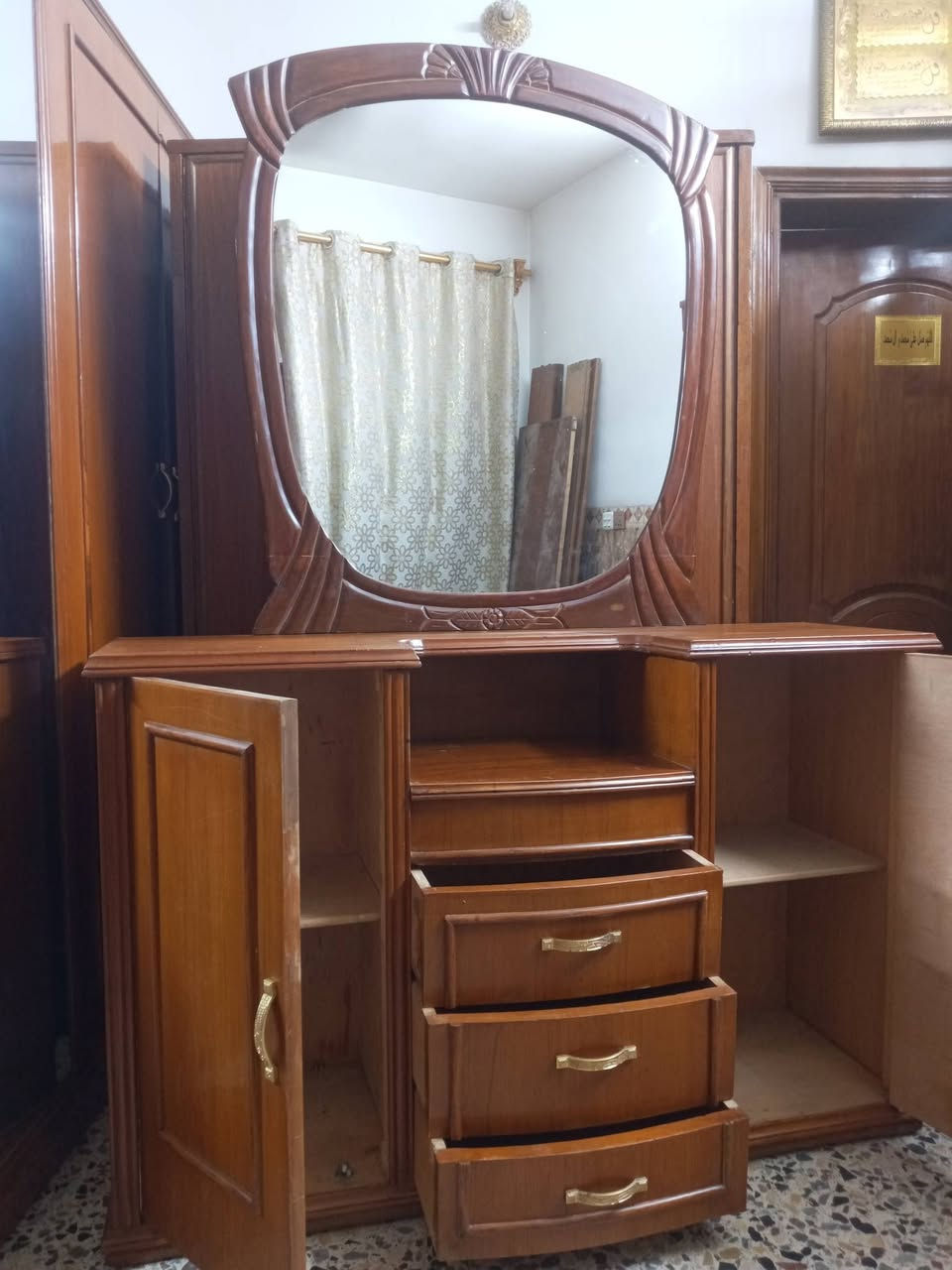 ميز تواليت صاج تزكام مستعمل عرض متر و45سم ارتفاع 92سم عمق 40سم السعر 130 وبي مجال العنوان بغداد حي الإعلام سوق اميمه  حي الشباب نهايته الشارع فرع ماركت فريش موبايل عراقنا وتساب بي 
*********** 
***********
يوجد توصيل غير مجاني داخل بغداد فقط
