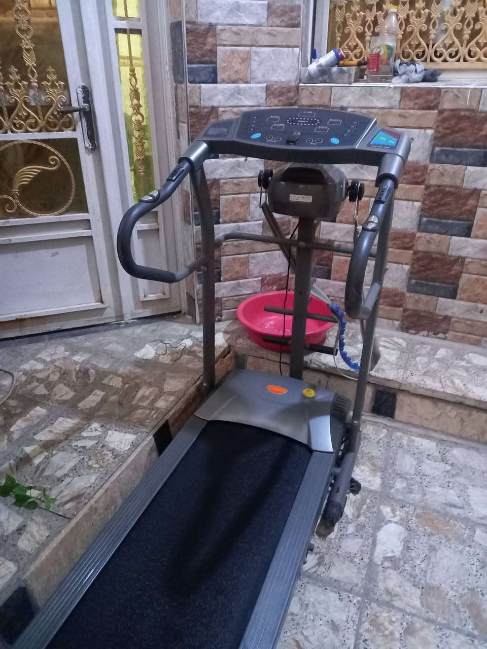 جهاز جري استخدام منزلي نضيف جدا وزن يتحمل ١٦٠كيلو سعره ٢٢٥بي حزام تكسير شحوم تدليك جسم كامل موصفات مبي ثري سماعات بلوتوث العنوان بغداد ***********

