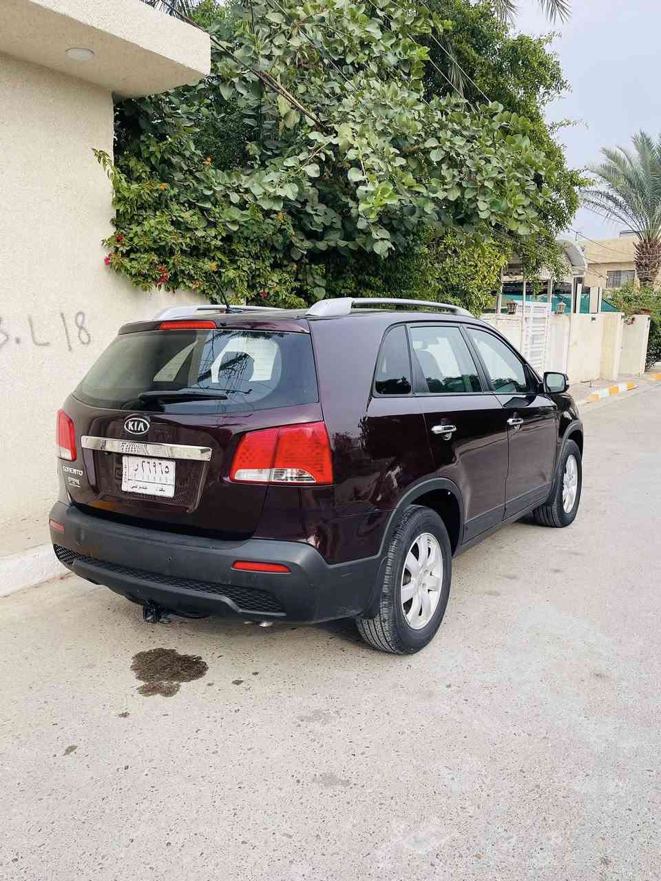 السلام عليكم
للبيع بسعر مناسب كيا سورنتوا ٢٠١٣
وارد امريكي بيها بابتين اليسره فقط صبغ وجاملغ بارد 
بچم وخلف كبس 
رقم بغداد انكليزي سنويه ٢٠٣٠ بأسمي 
السيارة جاهزة بدون اي مصرف جواها تخم تاير جديد ومنضومه بانزين كامله وباتري جديد 
مواصفات اعتياديه :-
تدفئة كشنات 
تحكمات ستيرن 
اشاير مري 
وباقي المواصفات العاديه 

مكاني بغداد 
السعر ١١٨ وبيها مجال كلش بسيط 
للاستفسار 
***********
