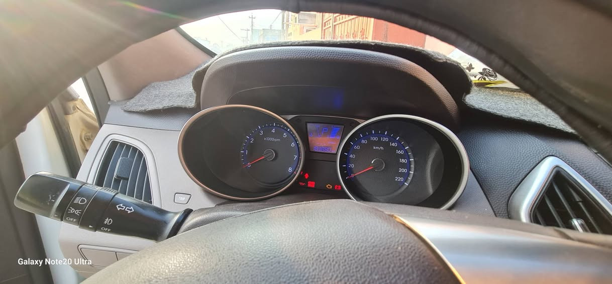 توسان للبيع ٢٠١١ خليجي بانوراما ماشية ١٨٤ سنوية منتهية بيا تبديل باب خلف السكن بلادي وتعديل بارد بالجنطة  شرط محرك وكير  سعر ١٣٥و
*********** بيها مجال
