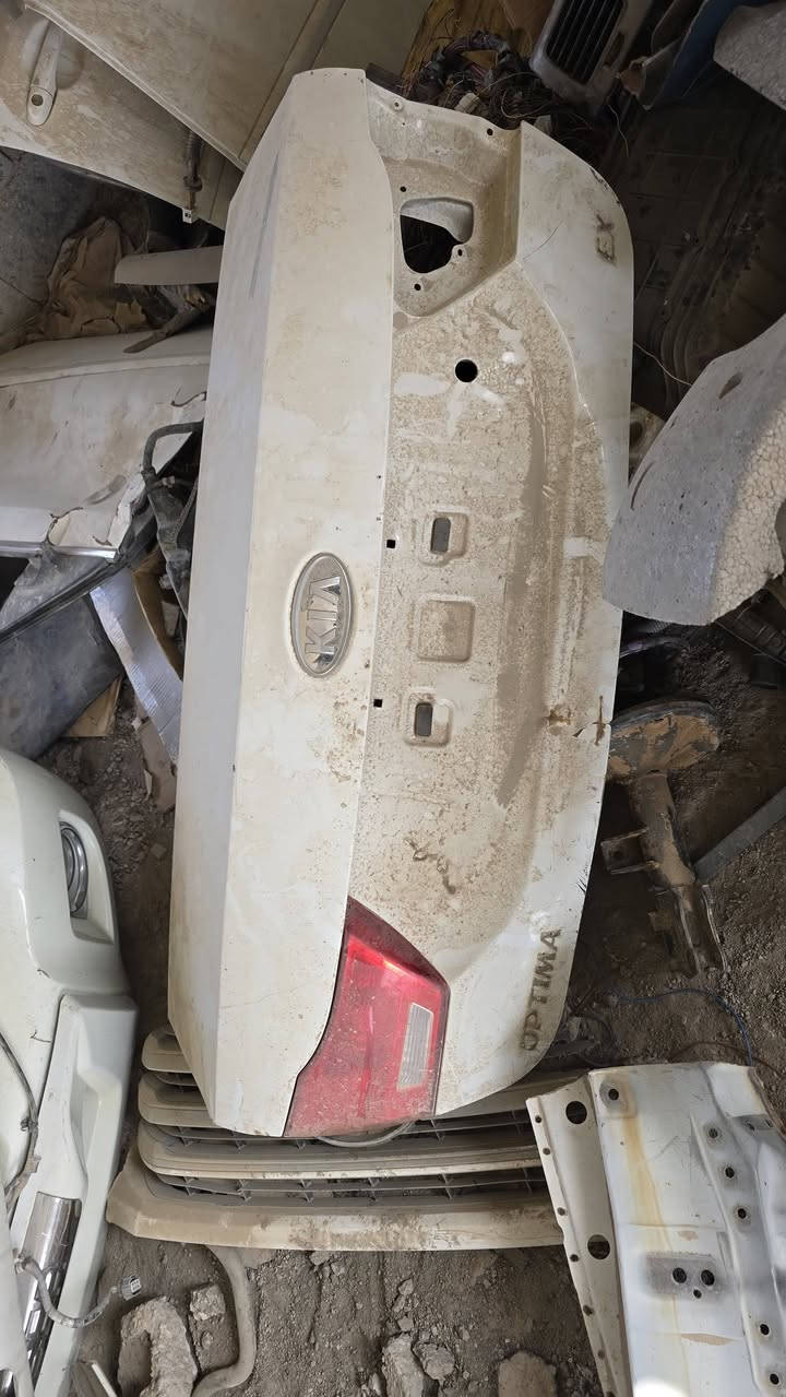 سلام عليكم غراض اوبتيما ٢٠٠٩ كير عادي دشبول كامل 
محرك وكير عادي كير عادي 

قبق جنطة 

حداديه امامي كامل 

كصة امامي لغوده اثنين 
وبعد اهواي بيها غراض ما ذاكرهن

للاستفسار ***********
