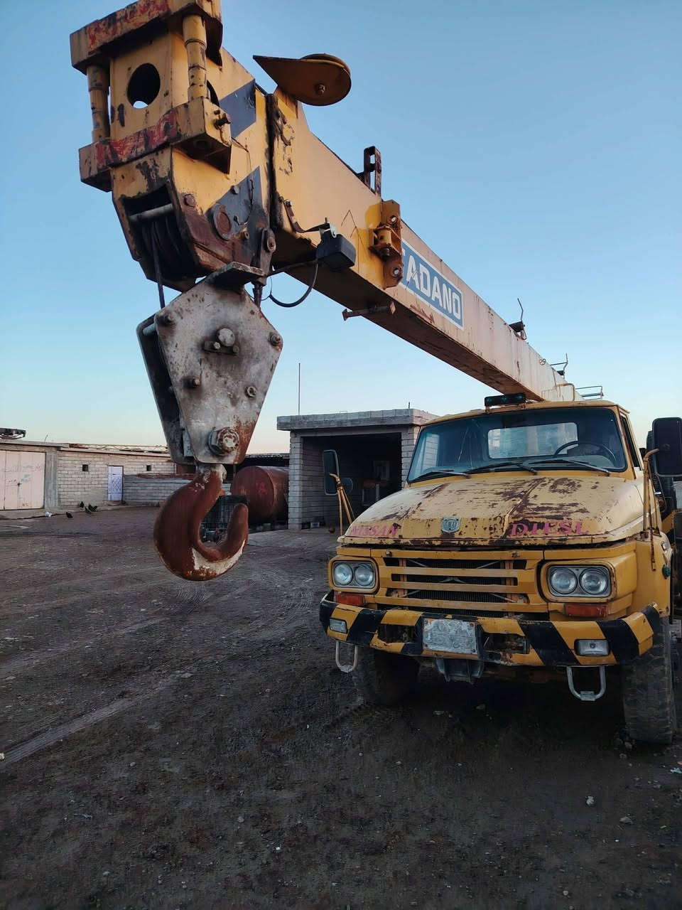 سلام عليكم معدات كرين صبه للبيع جاهزات للشغل الكرين تادانو 10 طن ستفسار تصال ع رقم ***********
