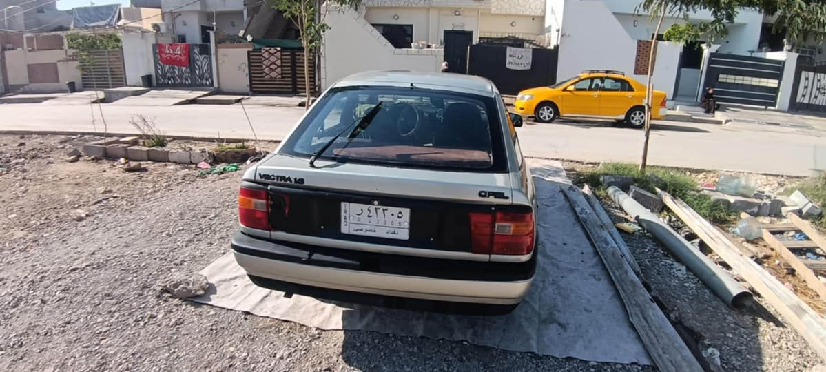 ئوپل مووديل ٩٢ مةكينة ١٨ گير عادي يةك ليدراوي لاي سةكني هةية تةعمير عامة سةيارةكة زور مةزبووتة سةنةوي بةشةرتي اوليات سعري ١٩ و معملةية كةم 
*********** كركوك, العراق
