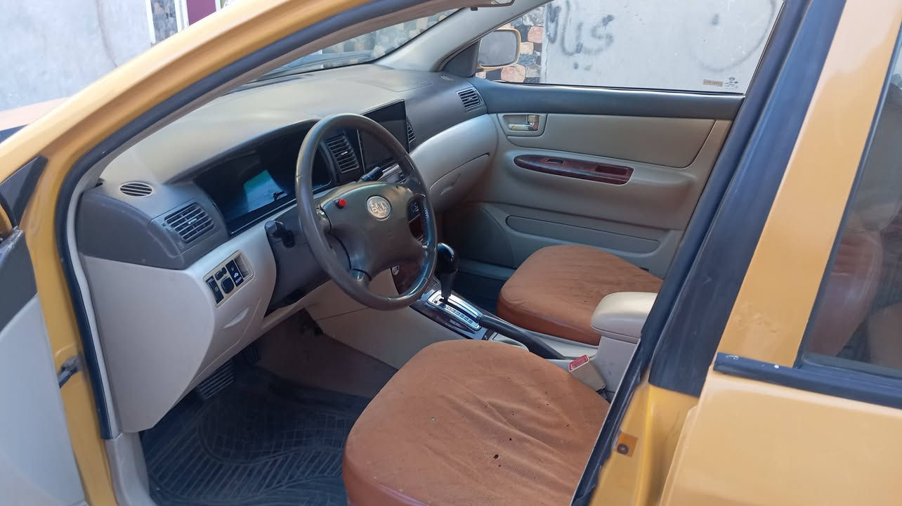 السلام عليكم بي وايدي للبيع سياره جاهزه حداديه جديده تخم تأير جديد تخم ويل جديد باتري جديد كير ومكينه ياباني حجم المكينة 1800 تحويره اتخبل وين ماتريد اطلع تبريد عوزه بس غاز فقط فقط للعلم السياره مصبوغه عام اثر اخياسات وترتيب  مكان السياره ديوانيه الجلبيه ***********      السعر 47 وبيهه مجال بصيط
