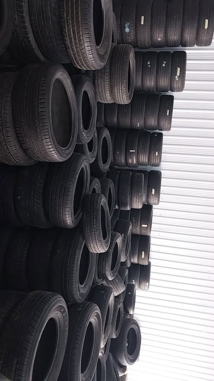 السلام عليكم
متوفر تاير باله حاويه 
ماركات عالميه وانتاج حديث 
كافه القياسات 
الشد والتبديل داخل المركز 
عنوان الشارع العام مدخل عماره السفينه مقابيل حسينه حواس 
الرقم ***********
