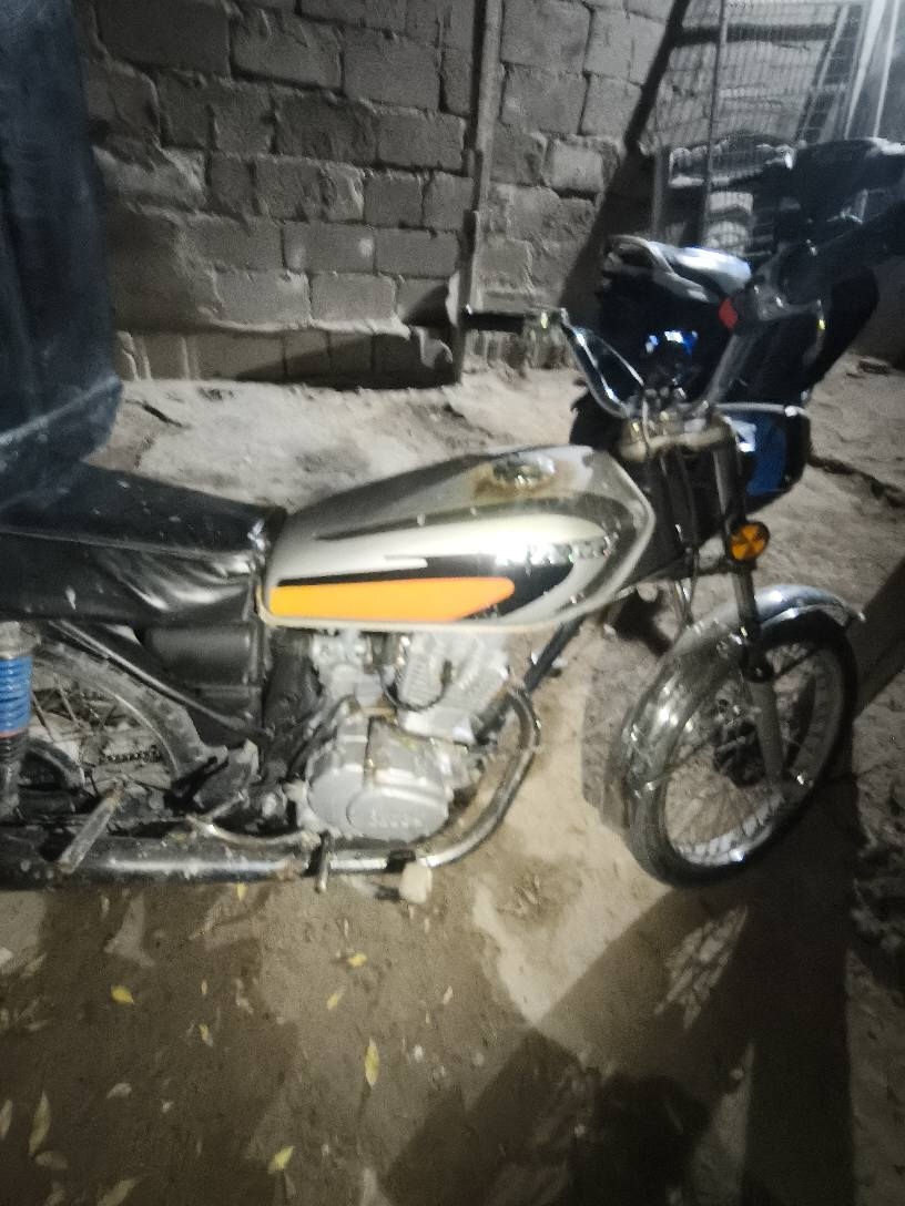 دراجه للبيع السعر 400 وبيها مجال ادوات العنوان الزبير شارع الجاهزه رقم التلفون *********** الزبير, البصرة
