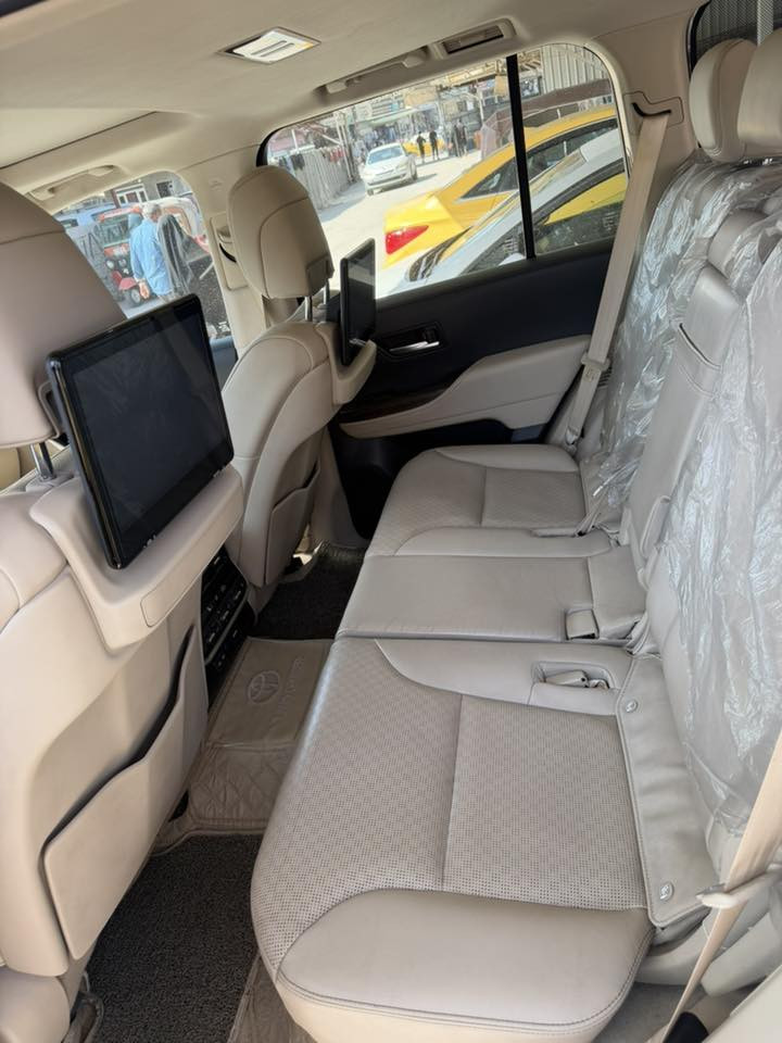 السلام عليكم للبيع لاندكروزر ٢٠٢٢ شركة ساز سعر ٦٥ ألف دولار للاستفسار ***********
