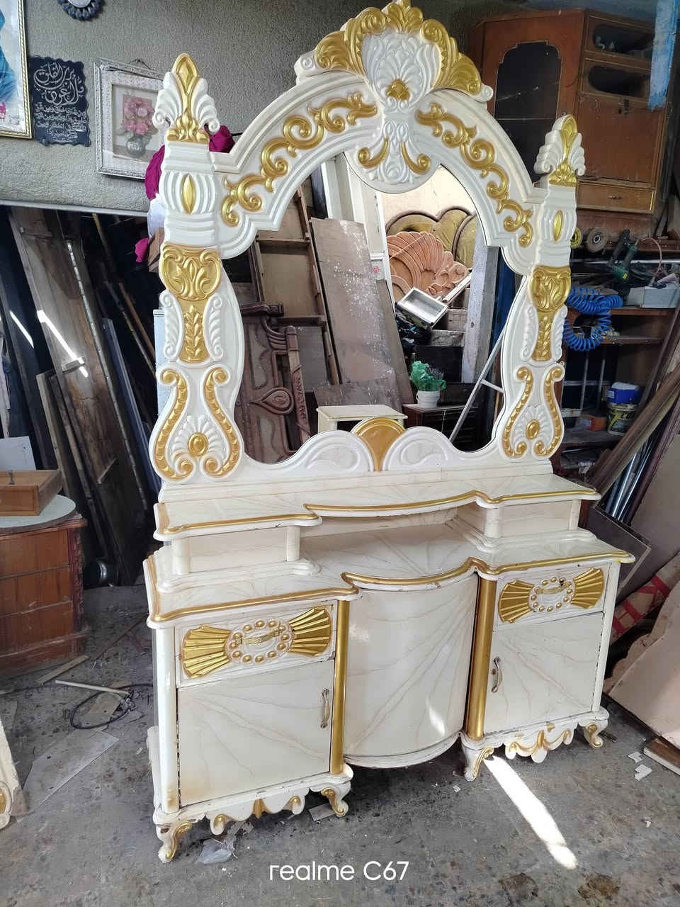 اغراض مستعمله منزليه للبيع وباسعار مناسبه للتواصل العماره حي النداء شارع الحسينيه فرع فرن صمون الكرار تلفون ***********
