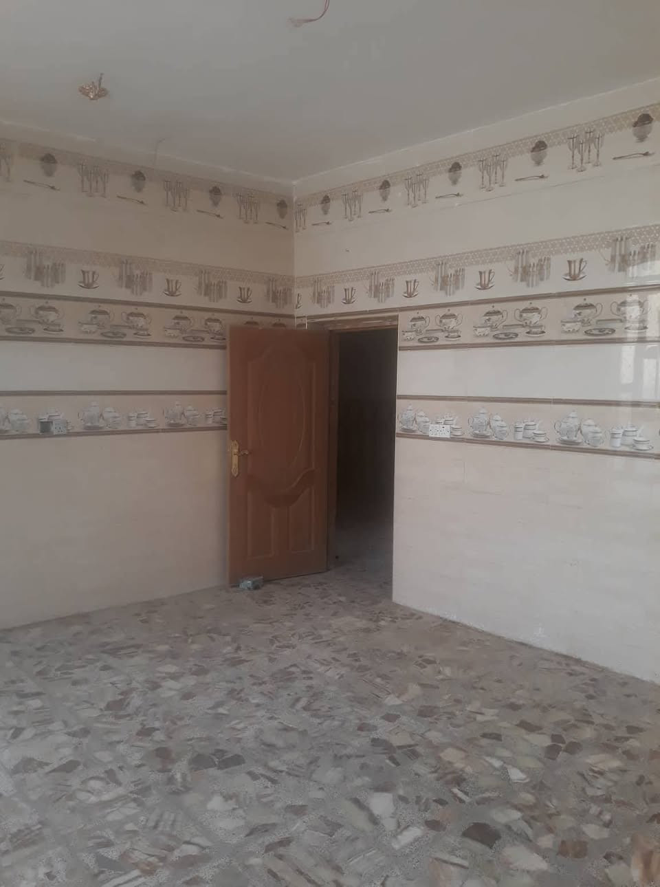 بيت للايجار في الورديه سيف سعد على شارع 30 مقابيل مدرسه نزهان الجبوري
يحتوي البيت على غرفتين نوم مع هول كبير واستقبال 7 متر ومطبخ كبير 5 متر 
للاستفسار على خاص وواتساب ***********
