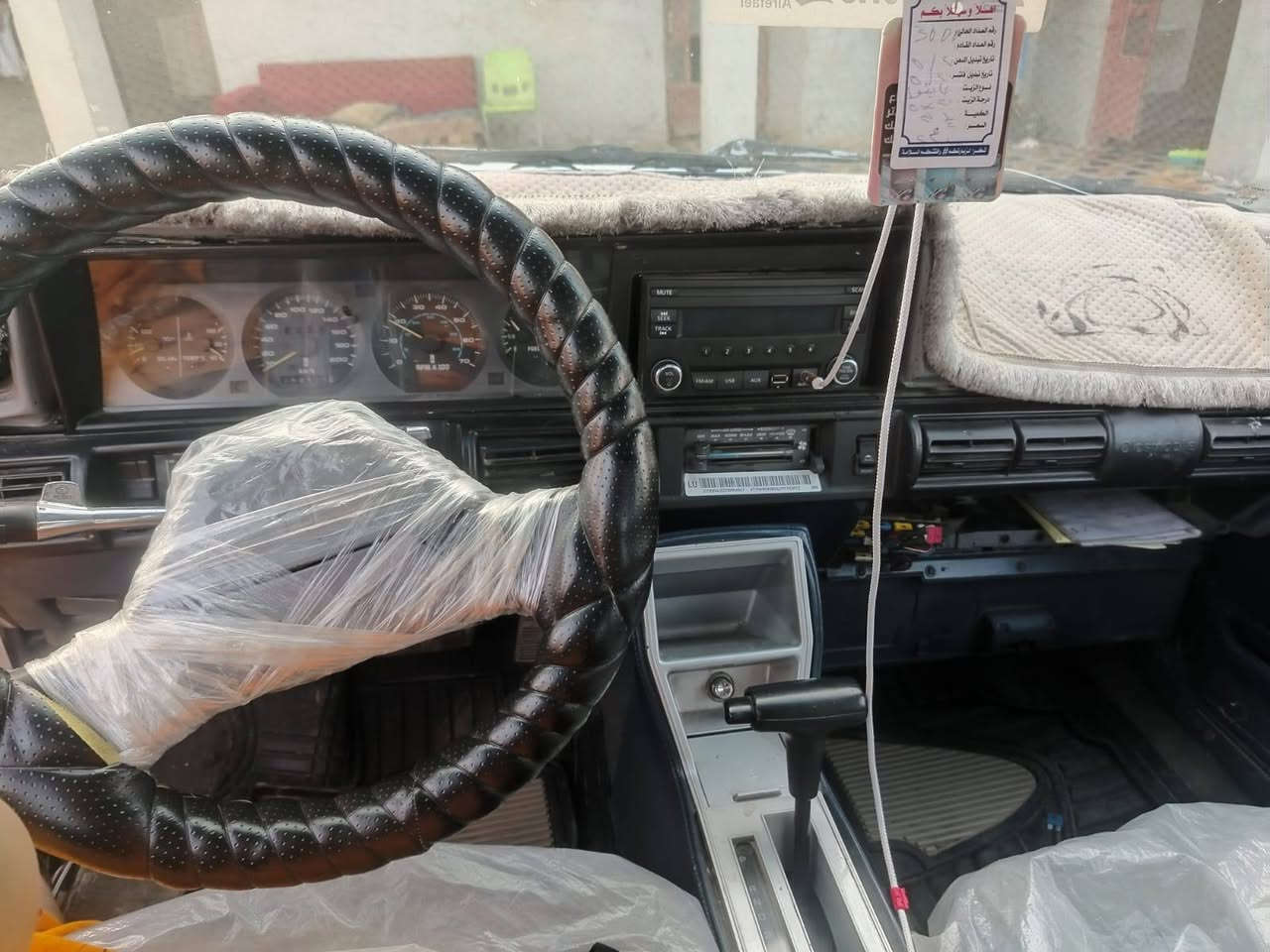 اولدز موديل 90 السياره بحاله ممتازه تريد وكاله تريد تحويل رقم نينوى والسيارة مناسبه بسعر 35 وبيها مجال للشراي ***********

