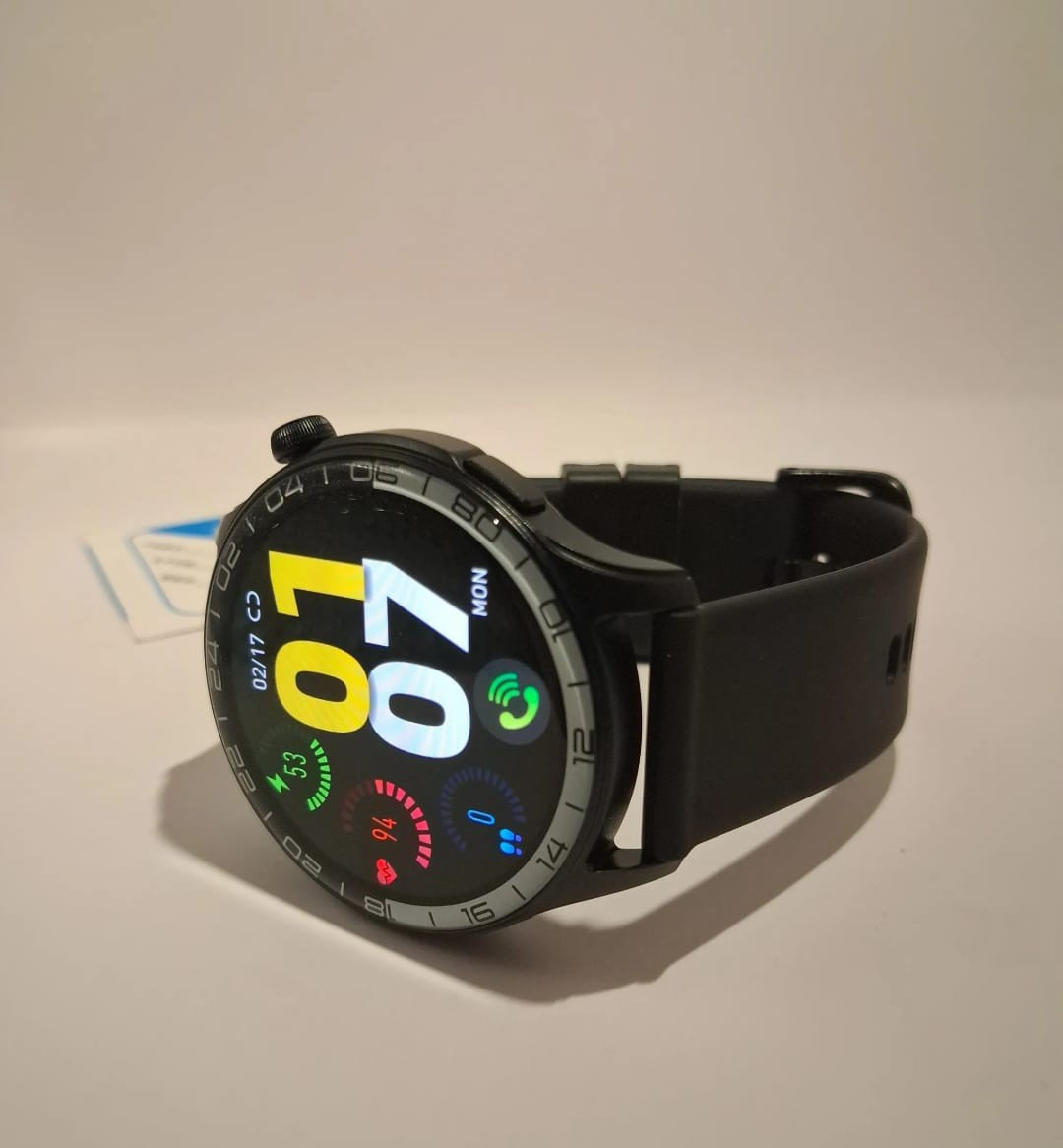 يمكنك اختيار صورتك الخاصة
الرد على المكالمات ورسائل 

الإشعارات: الساعة الذكية  
 البلوتوث ومكبرات صوت عالية 
اشعارت التطبيقات برامج تواصل 
 
 لقياس ضغط الدم (PPG) 

لمراقبة معدل ضربات القلب 

ومستوى تشبع الأكسجين في الدم (SpO2)

 . قياس الساعة الذكية وقت نومكِ تلقائيًا  لتحليل جودة نومك
أكثر من 100 وضع رياضي ومقاوم للماء IP6 بطارية طويل إلى 10 ايام
 المنبه  الموسيقى
والبحث عن الهاتف الذكي
 والتحكم في الموسيقى وتوقعات الطقس


**إذا كنت صاحب هذا الإعلان وتريد حذفه لأي سبب، رجاءا أرسل رسالة إلى الدعم الفني**