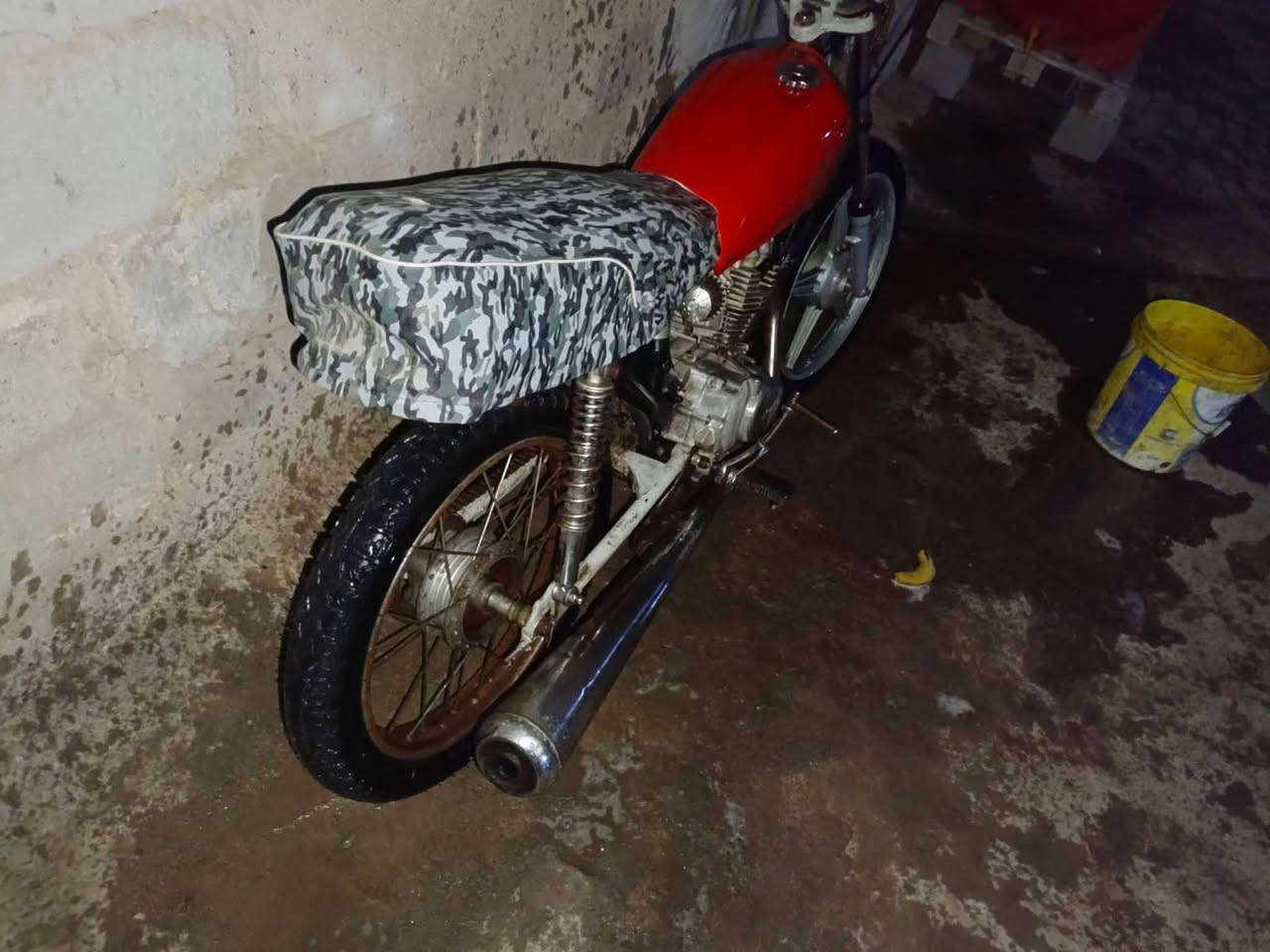 سلام عليكم دراجه يراني محرك كايم الكير ماينمر   دراجه كومت حديد مكان العماره المجر الكبير  رقمي  ‏‪***********  سعر 150ابيه مجال
