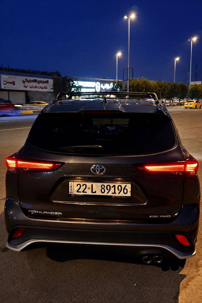 تويوتا هايلاندر XSE AWD موديل 2022 — فل مواصفات — بحالة وكالة

سيارة عائلية ورياضية بنفس الوقت تجمع بين الفخامة، القوة، والاعتمادية المعروفة من تويوتا.

🔧 المحرك والأداء  
▪️ محرك 3.5 لتر V6  
▪️ نظام دفع رباعي AWD  
▪️ أداء قوي وثبات عالي بكل الطرق  
▪️ قيادة ناعمة ومريحة جداً  

✨ المواصفات الخارجية  
▪️ فئة XSE الرياضية  
▪️ لون مميز وجذاب  
▪️ رنكات رياضية أصلية  
▪️ ليتات أمامية وخلفية LED  
▪️ سلايد روف
▪️ دعاسات جانبية  
▪️ جناح خلفي سبورت  
▪️ حساسات أمامية وخلفية  
▪️ كاميرا خلفية  

✨ المواصفات الداخلية  
▪️ مقاعد جلد رياضية مريحة  
▪️ مقاعد صف ثاني منفصلة (Captain Seats)  
▪️ تبريد وتدفئة مقاعد  
▪️ شاشة وسطية كبيرة متعددة الاستخدام  
▪️ نظام صوتي ممتاز  
▪️ تشغيل بصمة  
▪️ شاشة معلومات متعددة في العدادات  
▪️ إضاءة داخلية محيطية  
▪️ تحكم بالمناخ ثلاثي المناطق  

🛡 أنظمة القيادة والسلامة  
▪️ نظام اختيار أنماط القيادة (Sport / Eco / Normal)  
▪️ أوضاع الطرق الوعرة (Mud & Sand / Rock & Dirt / Snow)  
▪️ نظام مانع انزلاق  
▪️ نظام ثبات إلكتروني  
▪️ فرامل إلكترونية مع Auto Hold  
▪️ مثبت سرعة  
▪️ وسائد هوائية متعددة  

🇺🇸 السيارة وارد أمريكي (كلين) — فقط دعامية أمامية  
السعر :33,000$ قابل  للتفاوض
للاستفسار : ***********
