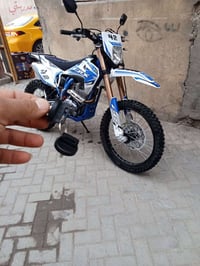 للبيع قفاز جديد مشتراه من معرض صار له عشره ايام ماشيه دراجه 300 متر فق...