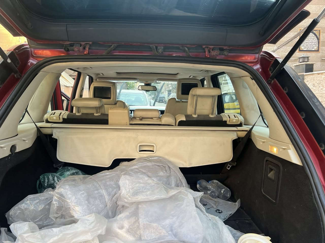 رانج للبيع 
موديل ٢٠١٠
خليجي وكاله سردار 
بيهه صبغ باب السايق وباب وراه كلير بس 
فول مواصفات 
رقم بغداد 
مكان السياره بغداد الحريه البستان 
بيهه نواقص قليله ( فتحه سقف / ماطور جكات ) 
السعر ١٠٠ وبيهة مجال لشراي 
الرقم ***********
