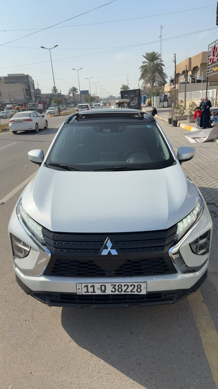 السلام عليكم
للبيع او المراوس 
ميتسوبيشي ياباني كلبس كروز موديل 23
         فول مواصفات 1/1
رقم بغداد الدولي الجديد باسمي      تحويل مباشر
مواصفاته:
بصمة تشغيل وبصمة فتح أبواب 
فتحة سقف بانوراما. 
كشنات جلد ابيض كهرباء وتدفءة 
نظام اربع كاميرات. 
تبريد قطعتين.
فول تحكم استيرن وشفتات رياضية 
نظام فور ويل وتويل 
شاشة كبيرة تدعم كار بلي 
ماشية قليل 60 بالكيلو
وبيه بعد هواي مواصفات 
بدون صبغ بدون تبديل مكفولة فقط بارد على گد شبر 
مكان السيارة بغداد الغزالية
السعر ب ((175)) وبيه مجال بسيط 
للاستفسار الاتصال على الرقم ***********
