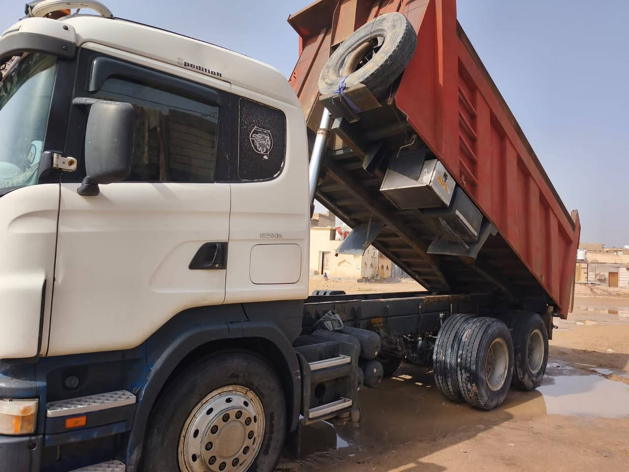 سلام عليكم سكانيه موديل الفين او خمسه كير900
مكينه سته انجكتر بزونه مجموعه 26 ورده 
شاصي مكفول رقم انكليزي بصره بسمي مكفوله 
سعر ***********
