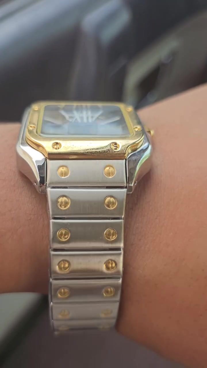 ساعة ماركة CARTIER 
النوع رجالي 
طلاء كيس ثابت 🛡
سير ستانلس ستيل 
مقاومة للماء 👍
ظهر كشف 
الوزن 120g ♎️
القطر 42 ملم
السمك 8 ملم


**إذا كنت صاحب هذا الإعلان وتريد حذفه لأي سبب، رجاءا أرسل رسالة إلى الدعم الفني**