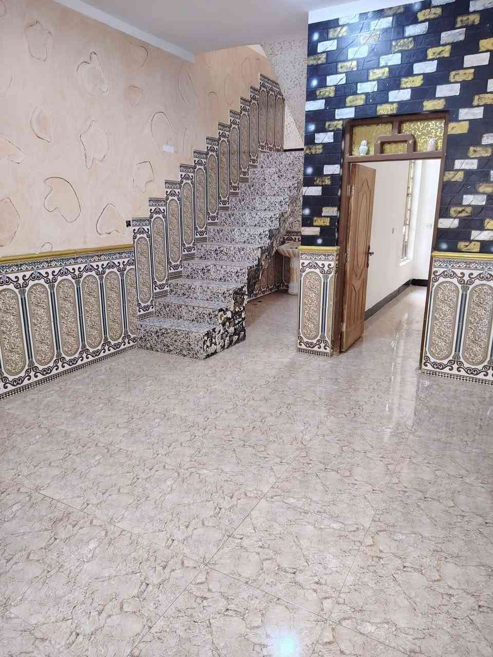 سلام عليكم بيت بناء حديث للايجار مساحة 130 يتكون من غرفتين نوم ومطبخ حار بارد صاله وصحيات خارجيه وداخليه الشهداء قرب مدرسة الاعظمية ***********
