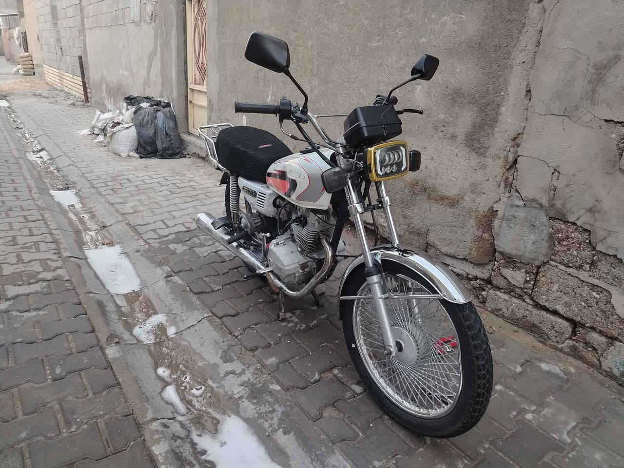 ايراني موديل٢٢ اوراق
دراجة خير من الله

سلف هندر نكره

مكينه ناعمه كلش حلوه

كهربائيات شغالات

٣٠٠ رايدهة 

عنواني بغداد شعب

***********
