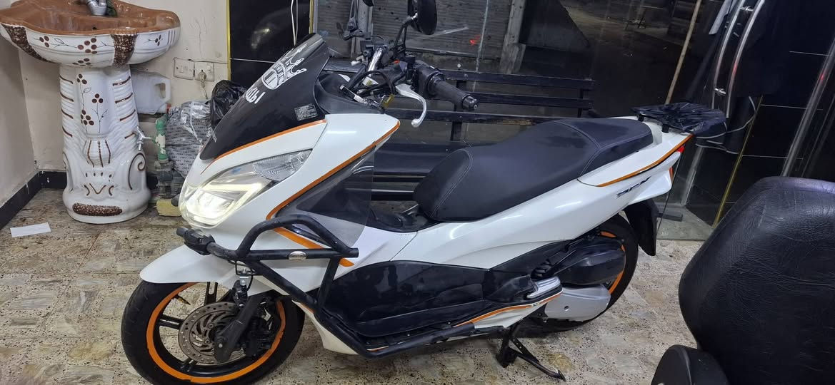 Pcx دراجه للبيع او مراوس موديل ٢٠١٨ ١٢٥   بلاديه درع بلادي جهاز جي بي اس تتبع دراجه مال جناي نضيفه بمعنى الكلمه للبيع او مراوس جيل الثالث محرك ١٥٠
***********
