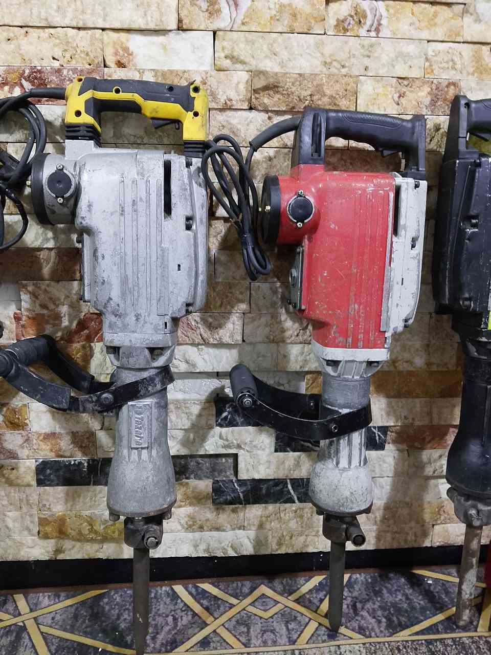 كسارات جك همر حجم كبير شغلات وقويات وشرط تفحص قبل الإستلام 
يوجد توصيل لكفافه محافظات العراق وبغداد 5 آلاف 
الاسعار والتفاصيل مذكوره داخل الصور 
*********** 
يوجد واتساب
