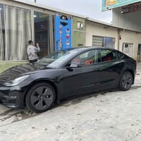 تيسلا 3 موديل 2022 دبل ماطور اون لان اخر تحديث بيه ومربوطة بالتلفون بس...