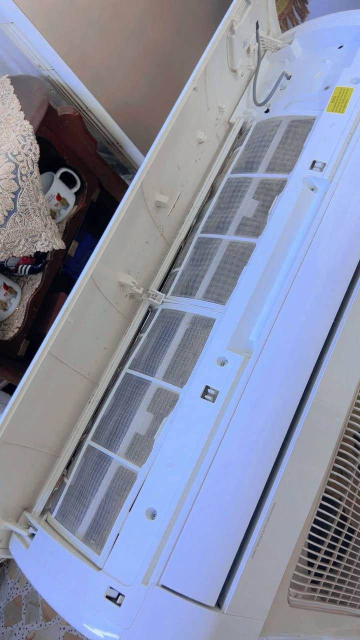 السلام عليكم اخوان سبلت للبيع نوع توسوت الاصلي  واحد طن السبلت بعده جديد مستعمل قليل نظافه 90/100 كامل مكمل غاز مفول وعل فحص تبريده ثلج ☃️❄️🧊 تدفئه نار 🔥🐦‍🔥❤️‍🔥 السبلت راديتراته بعدهن صفر السبلت مغسول وجاهز بس شد مع كامل ملحقاته بواري جديد بل كارتون وايرات قاعده ريمونت السبلت بلادي مكفول من فتحت البرغي 
السبلت تاخذه من باب بيتي وبي ضمان عل فحص 
التوسوت معروف بتبريده ودفعه القوي 
السعر : 275 وبي مجال بسيط 
للاتصال : ***********
الموقع : بغداد شارع فلسطين
