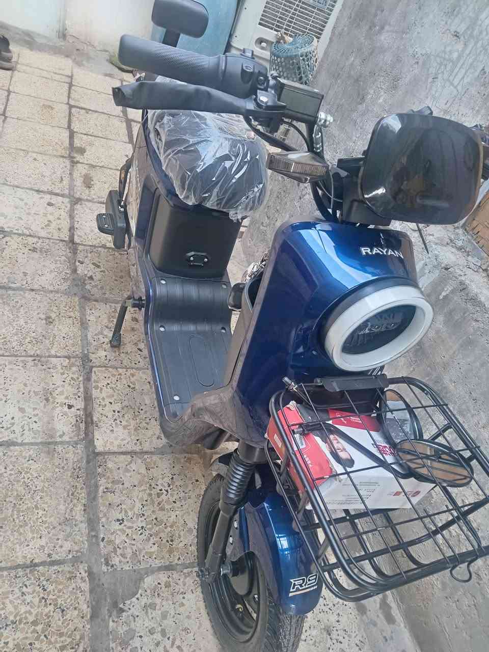 دراجة أر 9 قبل ساعتين أشتريتهة ومعجبتني أخذتها 630 5 بطاريات دبل سرعة 90 حقيقي بشحنة 40 كيلو السعر أبيع 530 وبي مجال بصيط ***********
