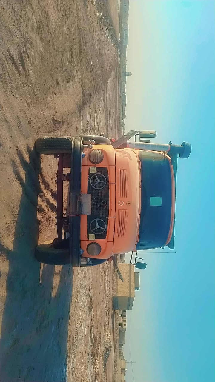 سلام عليكم رمضان كريم عليكم ان شاء الله ابردين ٨٢
للبيع اخوان ماعرف تفاصيله هذا رقم صاحب السياره ***********
