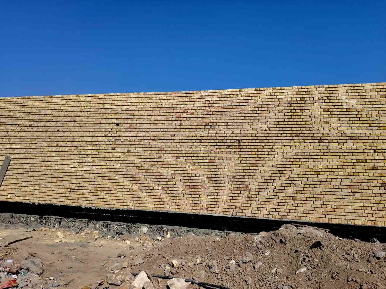 خلفه بناء طابوك وبلوك فرمستون شغل هندسي درجه اوله وبسعار مناسبه شغلنه مكطوعه بيوميه  ***********
