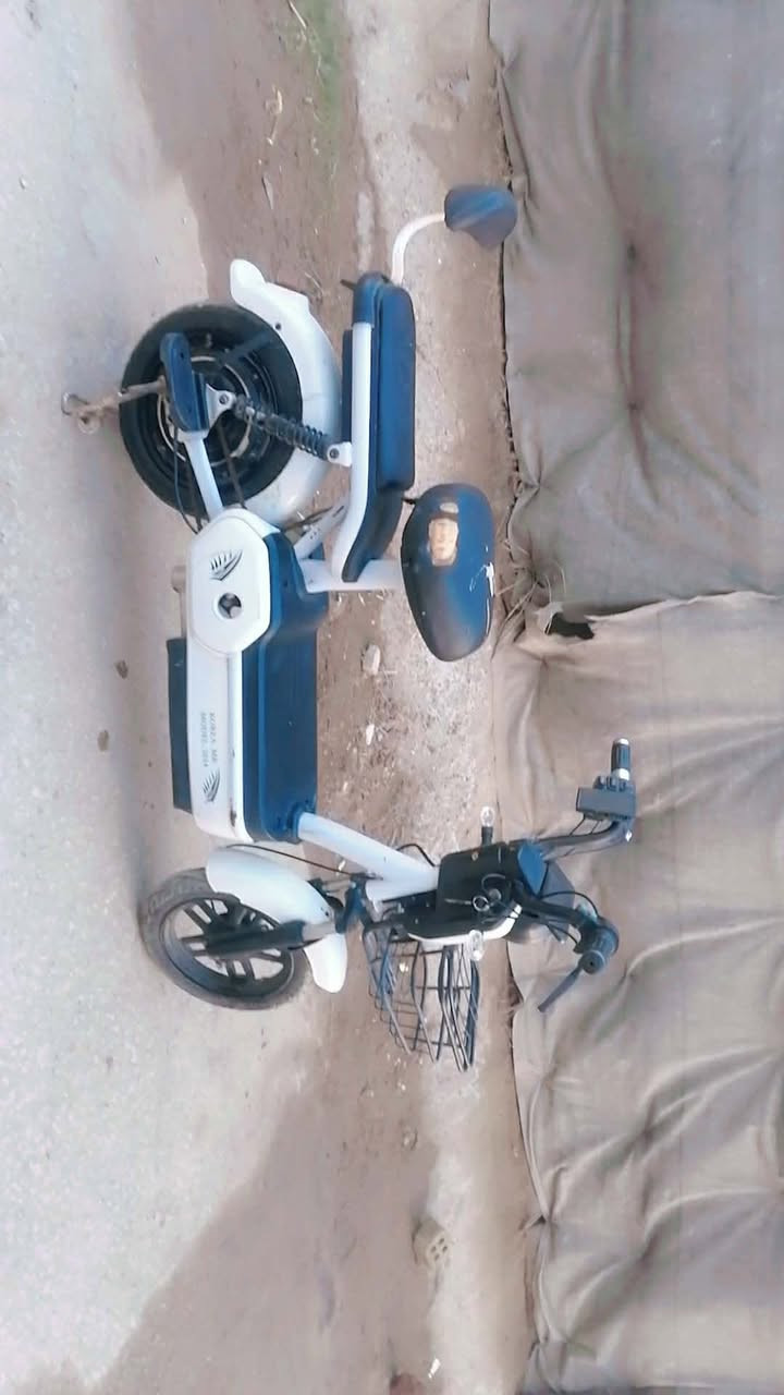 سلام عليكم دراجه شحن للبيع حجم 14كلشي شغال بيها اي نقص مابيها عنوان مسيب اي ستفسار خاص او تصال ع رقم ***********
