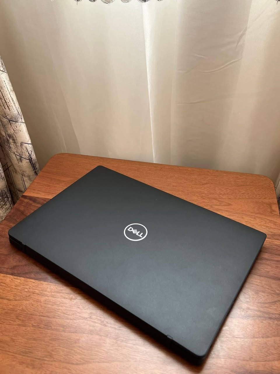 Dell نظيف بس بي مشكلة ماعرف شنو تركته تقريبا 4 ايام ورجعت ميشتغل وديته تصليح بدل بايوس فحص كلي خلل بلبود شوف غيري يصلحه الك وتركته 
مواصفات 
شاشة 14 
cr7 8th 
Ssd 256 
ram DDR4 8
ips 144 

مع جنطة وشاحنة الاصلية والهارد مفصول بي كم شغله بس اسحبهن 
السعر 125 الف قابل للتفاوض
وللامانة مالي خلك اصلح وممتفرغ ابدا
مكاني بغداد البياع 
***********
