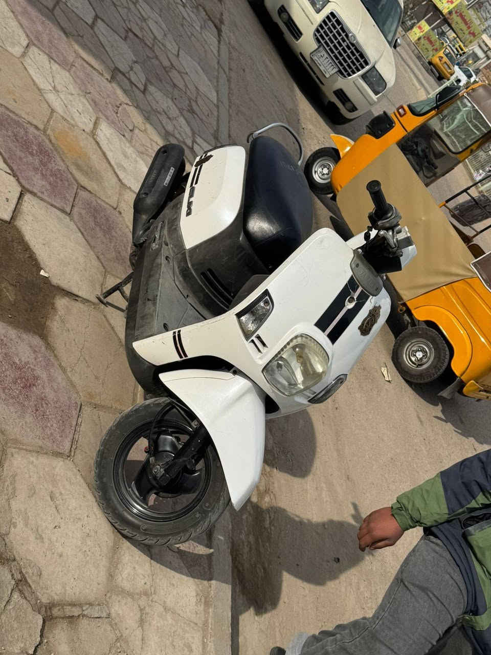 سلام عليكم دراجه ماكس بوليس صارله شهر من طالعه من الوكيل شتريته مليون وميتين وراده هسه 950 بيه مجال وبكاني ابو رمانه *********** بعده بجيس جديده نتصل وني خادم
