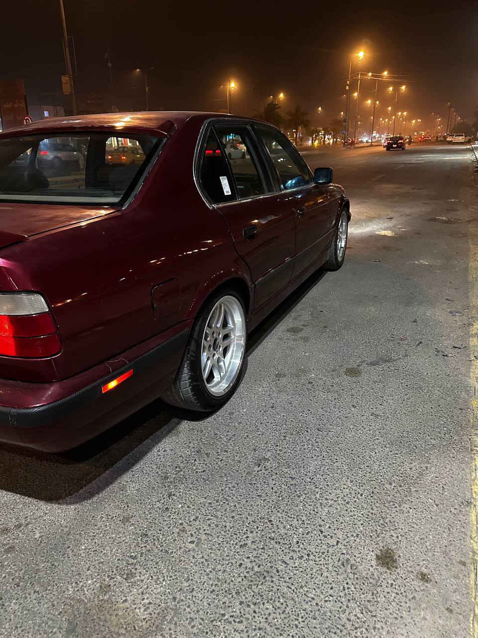 سلام عليكم BMW
للبيع او امراوس حسب القناعه
موديل 1991 كفاله السياره بدون ضربه
حجم 535 
مكينه وكير حاويه 528 دبل فانوس
اكزوز رياضي تفصال كامل
حداديه قبل 3 ايام شاده صدر كامل
تبريد شغال ثلج
ويل 18  Mتو سايز وتخم تاير جديد
كهربائيات كله شغاله 
مكاني نجف للتواصل واتساب
***********

سعر  70$ وبي مجال
