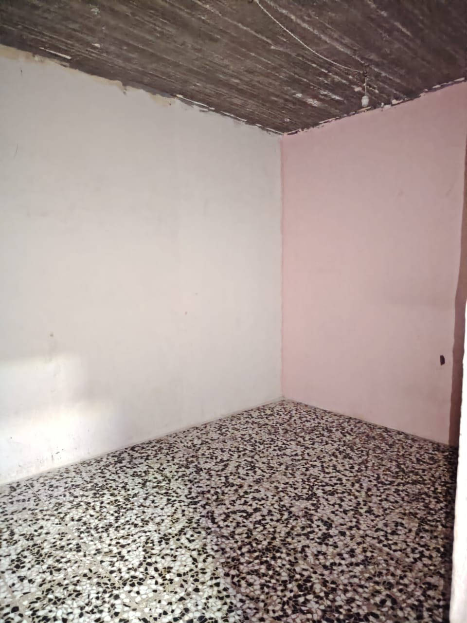 للايجــار طابق اول معزول الجمهوريه
غرفتين صاله مطبخ صحيات
اجار450 📞 *********** 📞
