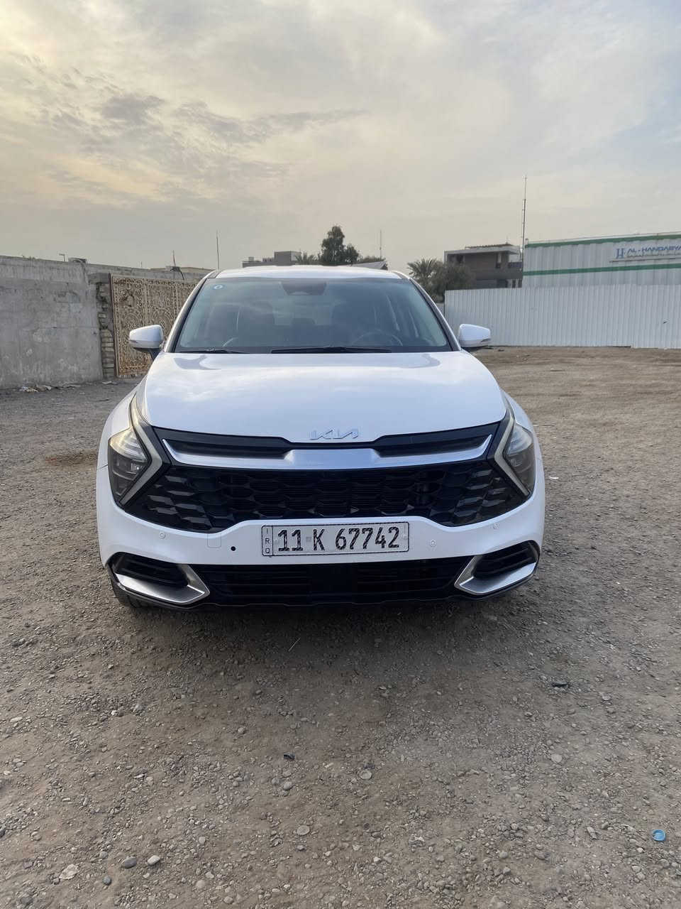 للبيع سيارة سبورتج مديل 2023 فول ما عده الفتحة وارد أمريكي ضربتها بس تعامية و شباك تحويل  ثاني يوم بسمي السيارة   السعر 21 ألف وبيها مجال رقم تواصل ***********
